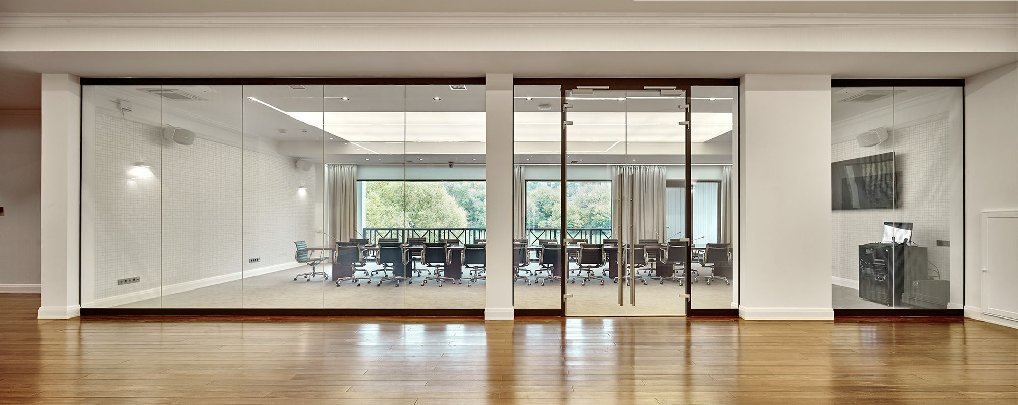 Фото Цельностеклянные перегородки NAYADA-Crystal