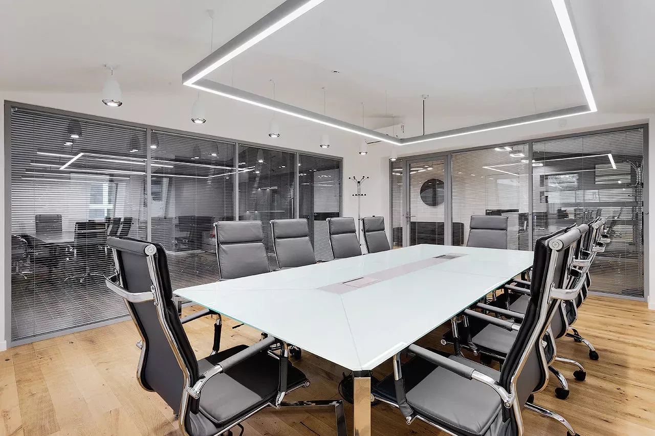 Фото Алюминиевые перегородки с остеклением NAYADA-Standart