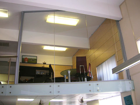 Новая разработка для системы цельностеклянных перегородок NAYADA-Crystal