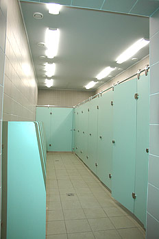 Фото NAYADA расширила ассортимент сантехнических перегородок из компакт-пластика.