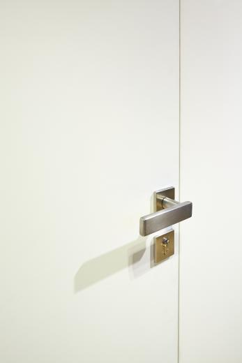 Фото STELS – А где дверь? Новая дверная коробка скрытой установки NAYADA-STELS