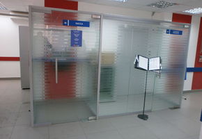 В отделении банка «Восточный» установлены перегородки и двери Nayada.