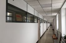 Установка перегородок дверей и мебели в офисном здании