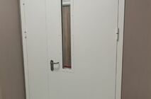 Установка противопожарных дверей в клинике 