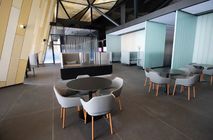 Установка автоматических дверей и облицовка стен стеклом в аэропорту Нового Уренгоя