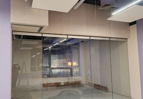 NAYADA SmartWall G5 в проекте Установка стеклянных раздвижных перегородок NAYADA SmartWall G5 в кванториуме